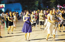 娱乐吃瓜酱广场舞,千人同场竞技庆祝新中国成立70周年